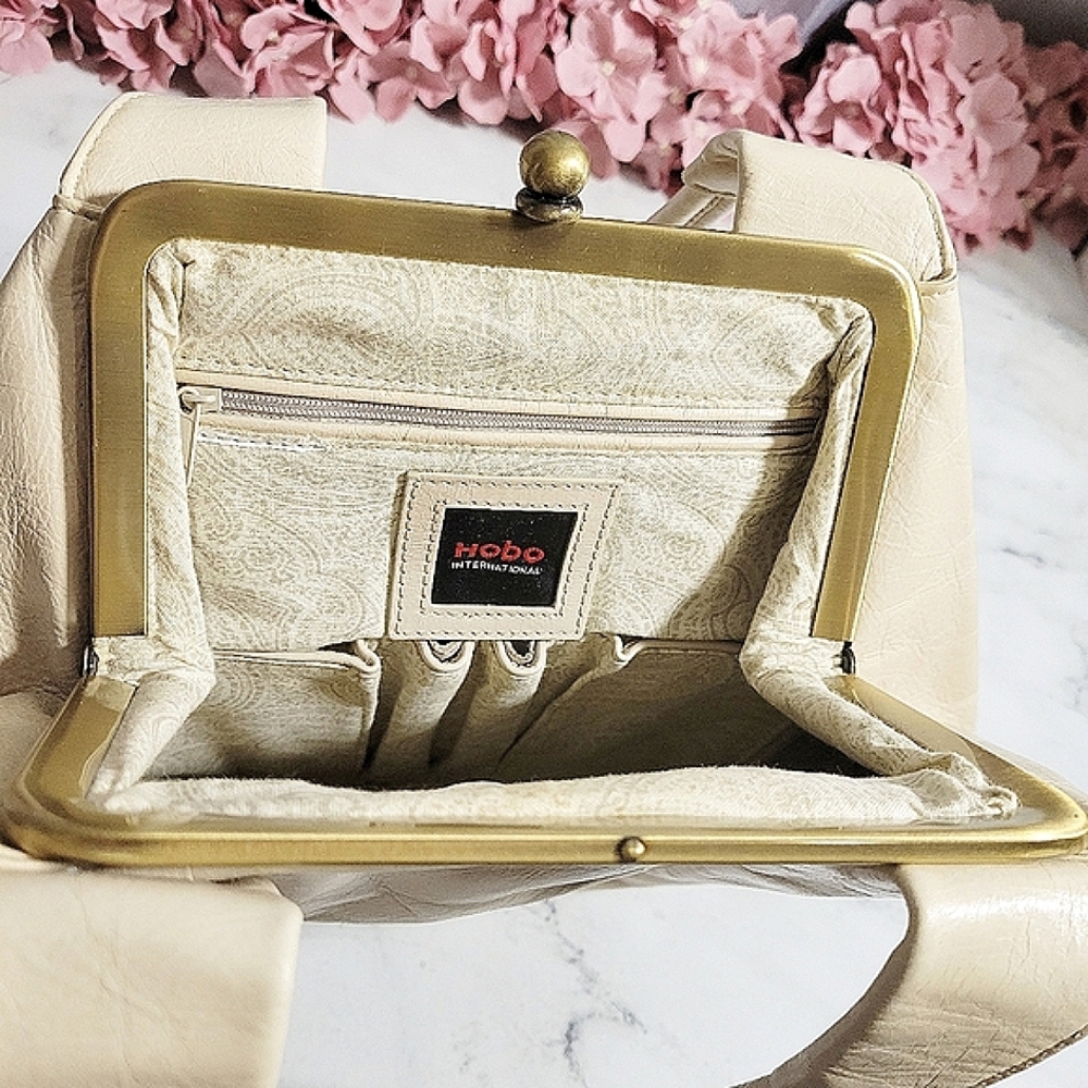 HOBO Int'l Cream Clasp Vintage Leather Shoulder Bag - Picture 4 of 8